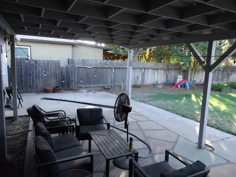 Exterior - 1869 2nd St, Atwater, CA 95301 photo 4 of 6