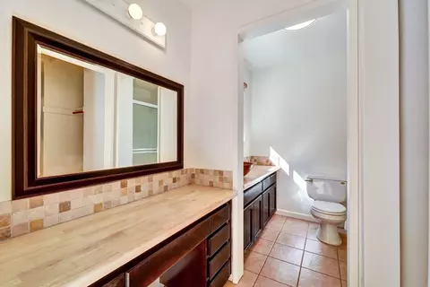 Bath - 4968 N Mining Brook Ct, Placerville, CA 95667 photo 3 of 7