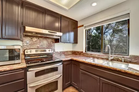 Kitchen - 4968 N Mining Brook Ct, Placerville, CA 95667 photo 2 of 7