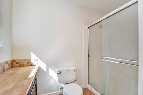 Bath - 4968 N Mining Brook Ct, Placerville, CA 95667 photo 5 of 7