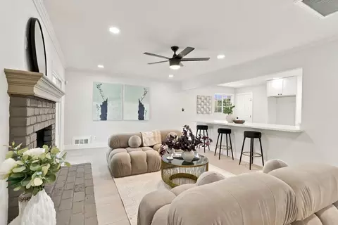 Living - 2740 Leoleta Way, Carmichael, CA 95608 photo 4 of 4