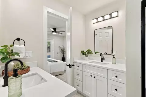 Bath - 2740 Leoleta Way, Carmichael, CA 95608 photo 6 of 10