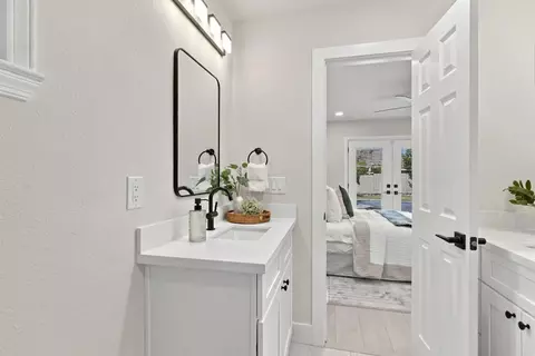 Bath - 2740 Leoleta Way, Carmichael, CA 95608 photo 4 of 10