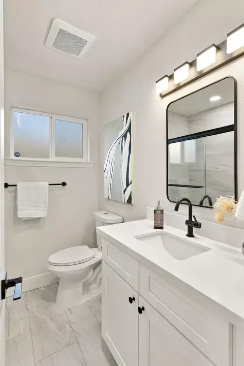 Bath - 2740 Leoleta Way, Carmichael, CA 95608 photo 8 of 10