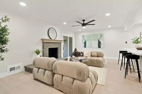 Living - 2740 Leoleta Way, Carmichael, CA 95608 photo 2 of 4
