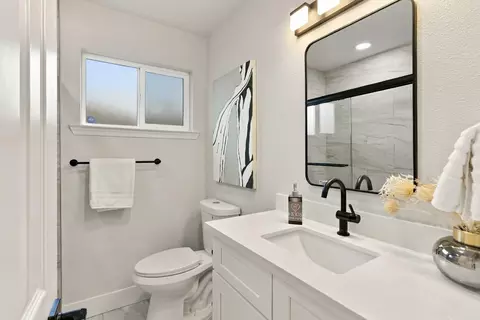 Bath - 2740 Leoleta Way, Carmichael, CA 95608 photo 7 of 10