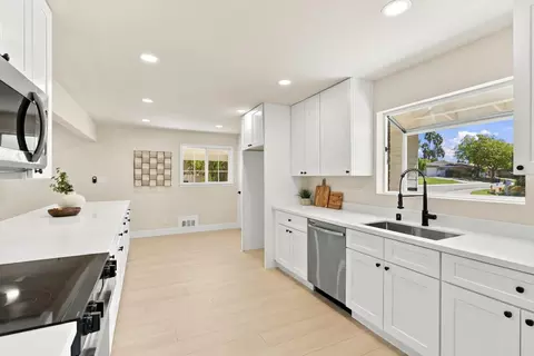 Kitchen - 2740 Leoleta Way, Carmichael, CA 95608 photo 4 of 6