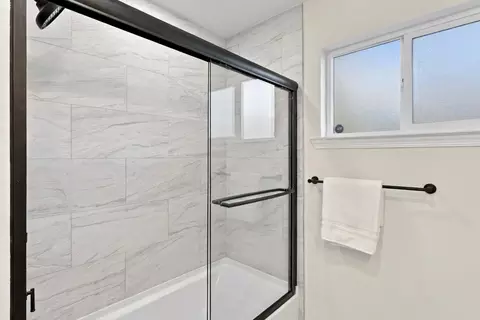 Bath - 2740 Leoleta Way, Carmichael, CA 95608 photo 9 of 10