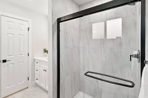 Bath - 2740 Leoleta Way, Carmichael, CA 95608 photo 3 of 10