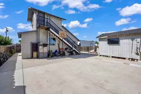 Exterior - 2111 Hackett Rd, Ceres, CA 95307 photo 2 of 4