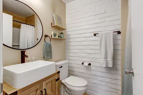 Bath - 253 Baja Ave, Davis, CA 95616 photo 3 of 5