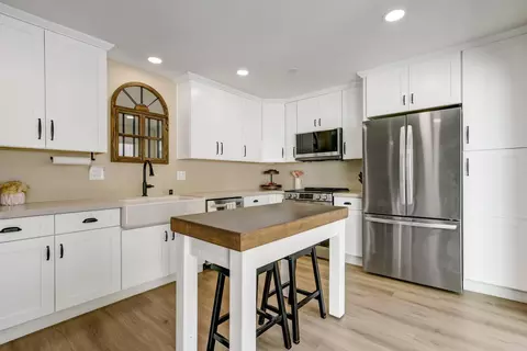 Kitchen - 253 Baja Ave, Davis, CA 95616 photo 3 of 7