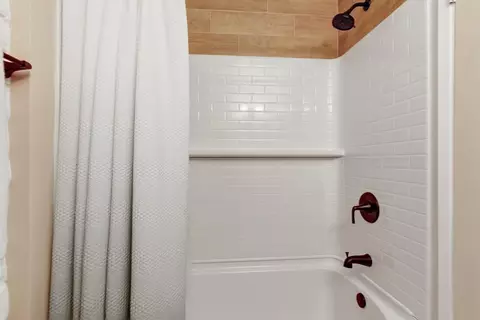Bath - 253 Baja Ave, Davis, CA 95616 photo 5 of 5