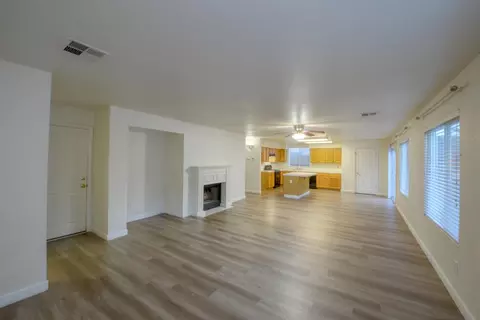 Living - 464 Red Robin Dr, Patterson, CA 95363 photo 8 of 10