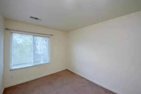 Bedroom - 464 Red Robin Dr, Patterson, CA 95363 photo 7 of 8