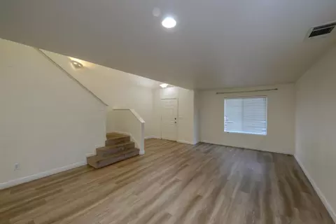 Living - 464 Red Robin Dr, Patterson, CA 95363 photo 3 of 10