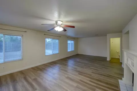 Living - 464 Red Robin Dr, Patterson, CA 95363 photo 6 of 10