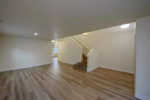 Living - 464 Red Robin Dr, Patterson, CA 95363 photo 2 of 10