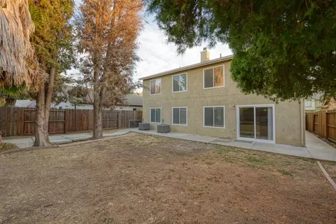Exterior - 464 Red Robin Dr, Patterson, CA 95363 photo 5 of 7