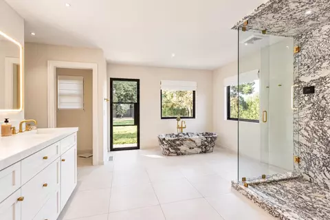 Bath - 609 Bing Way, Modesto, CA 95356 photo 2 of 6