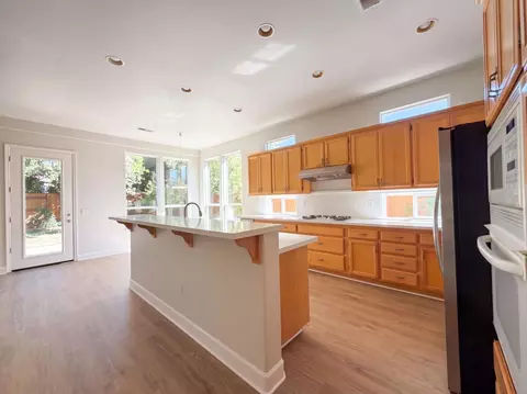 Kitchen - 1418 Yukon St, Davis, CA 95616 photo 5 of 5