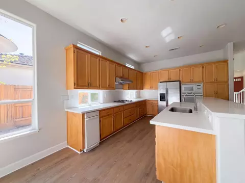 Kitchen - 1418 Yukon St, Davis, CA 95616 photo 4 of 5