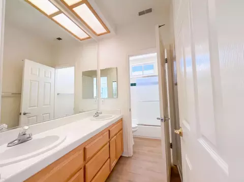 Bath - 1418 Yukon St, Davis, CA 95616 photo 3 of 4