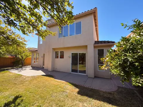 Exterior - 1418 Yukon St, Davis, CA 95616 photo 4 of 6