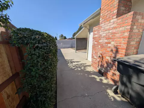 Exterior - 1049 Ruby Pl, Manteca, CA 95336 photo 3 of 6