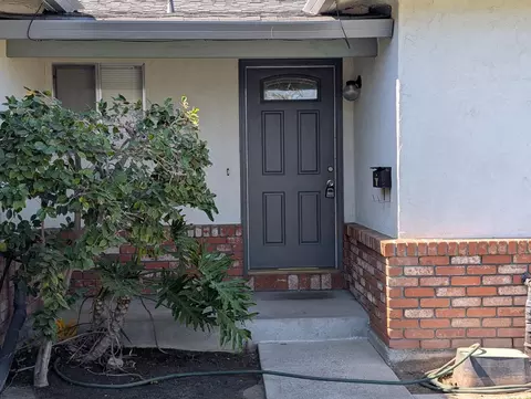 Entry Way - 1049 Ruby Pl, Manteca, CA 95336 photo 1 of 2