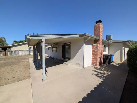 Exterior - 1049 Ruby Pl, Manteca, CA 95336 photo 4 of 6