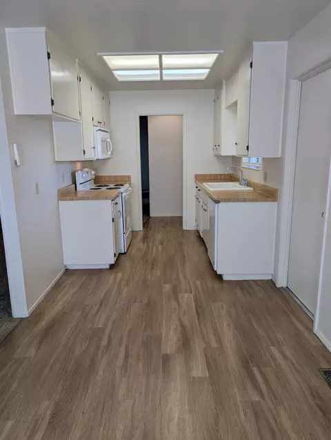 Kitchen - 1049 Ruby Pl, Manteca, CA 95336 photo 2 of 4