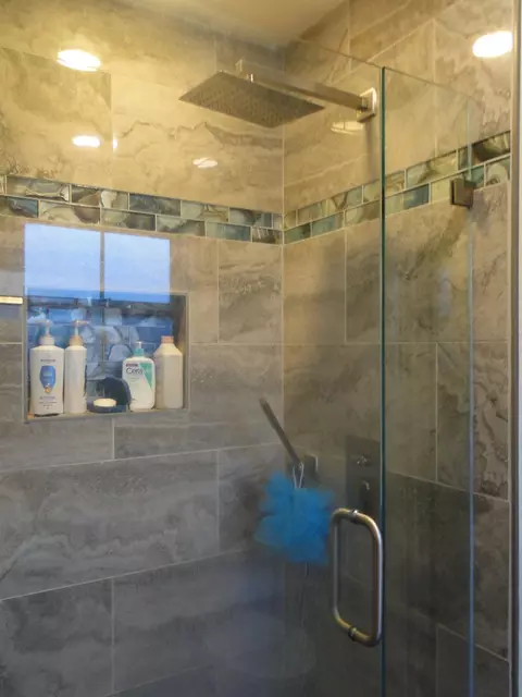 Bath - 701 N School St, Lodi, CA 95240 photo 3 of 3
