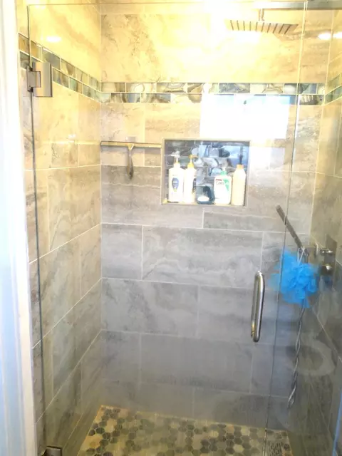 Bath - 701 N School St, Lodi, CA 95240 photo 2 of 3
