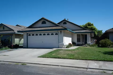 Exterior - 1089 La Mesa St, Escalon, CA 95320 photo 2 of 2