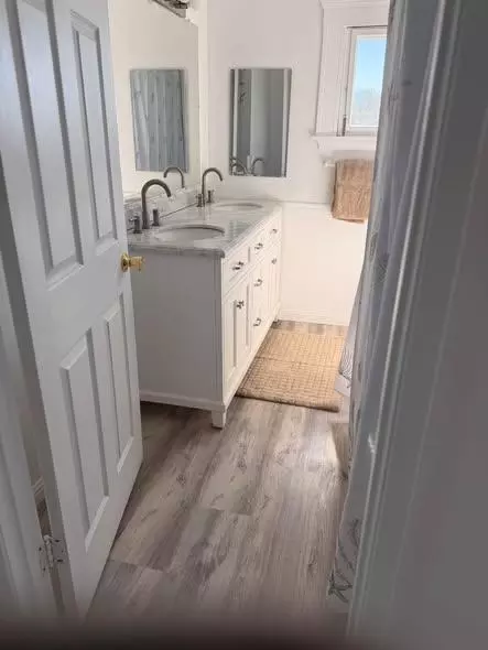 Bath - 636 Joaquin St, Lodi, CA 95240 photo 3 of 3
