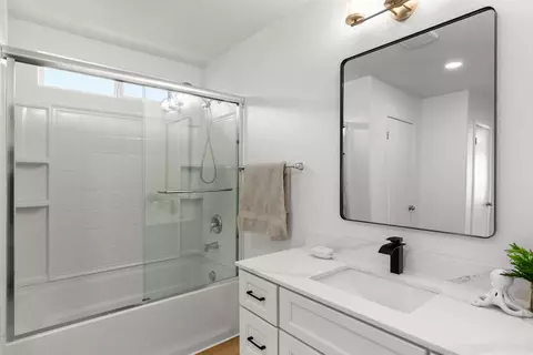 Bath - 16711 Colonial Trl, Lathrop, CA 95330 photo 3 of 4