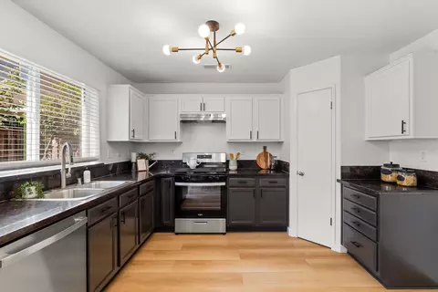 Kitchen - 16711 Colonial Trl, Lathrop, CA 95330 photo 2 of 5