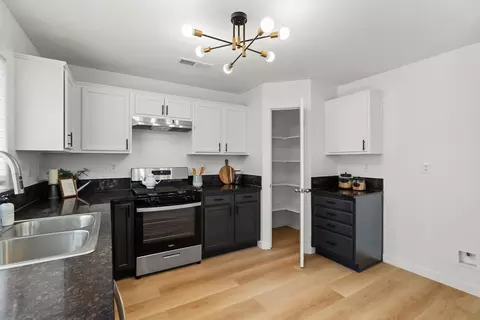 Kitchen - 16711 Colonial Trl, Lathrop, CA 95330 photo 5 of 5