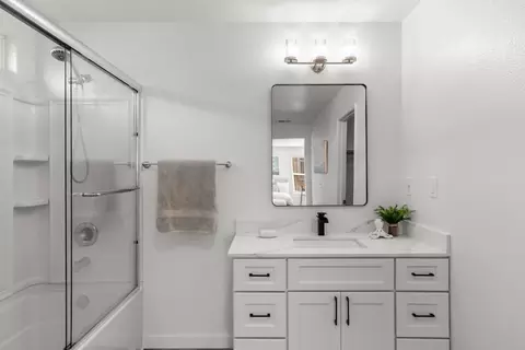 Bath - 16711 Colonial Trl, Lathrop, CA 95330 photo 4 of 4