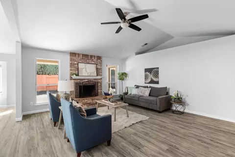 Living - 1620 W Kavanagh Ave, Tracy, CA 95376 photo 3 of 4