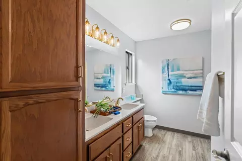 Bath - 1620 W Kavanagh Ave, Tracy, CA 95376 photo 2 of 4
