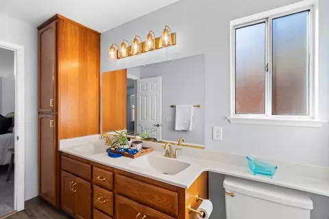 Bath - 1620 W Kavanagh Ave, Tracy, CA 95376 photo 3 of 4