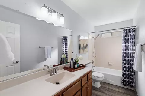Bath - 1620 W Kavanagh Ave, Tracy, CA 95376 photo 1 of 4
