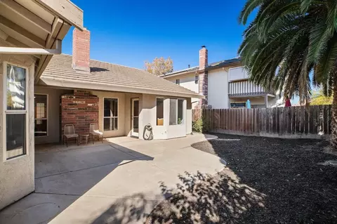Exterior - 1620 W Kavanagh Ave, Tracy, CA 95376 photo 6 of 8