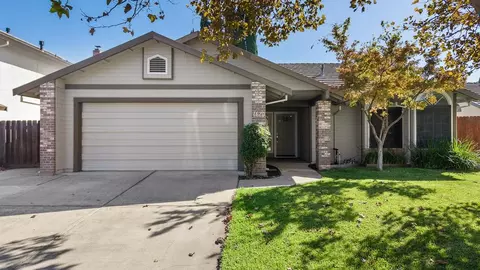 Exterior - 1620 W Kavanagh Ave, Tracy, CA 95376 photo 4 of 8