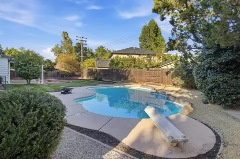 Exterior - 3232 Mission Ave, Carmichael, CA 95608 photo 5 of 6