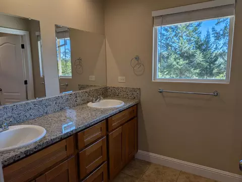Bath - 21895 One Fine Pl, Colfax, CA 95713 photo 6 of 11