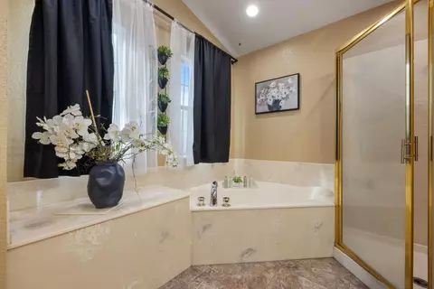 Bath - 1786 Brookside Dr, Manteca, CA 95336 photo 4 of 4