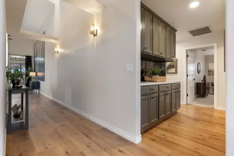 Entry Way - 1786 Brookside Dr, Manteca, CA 95336 photo 3 of 10
